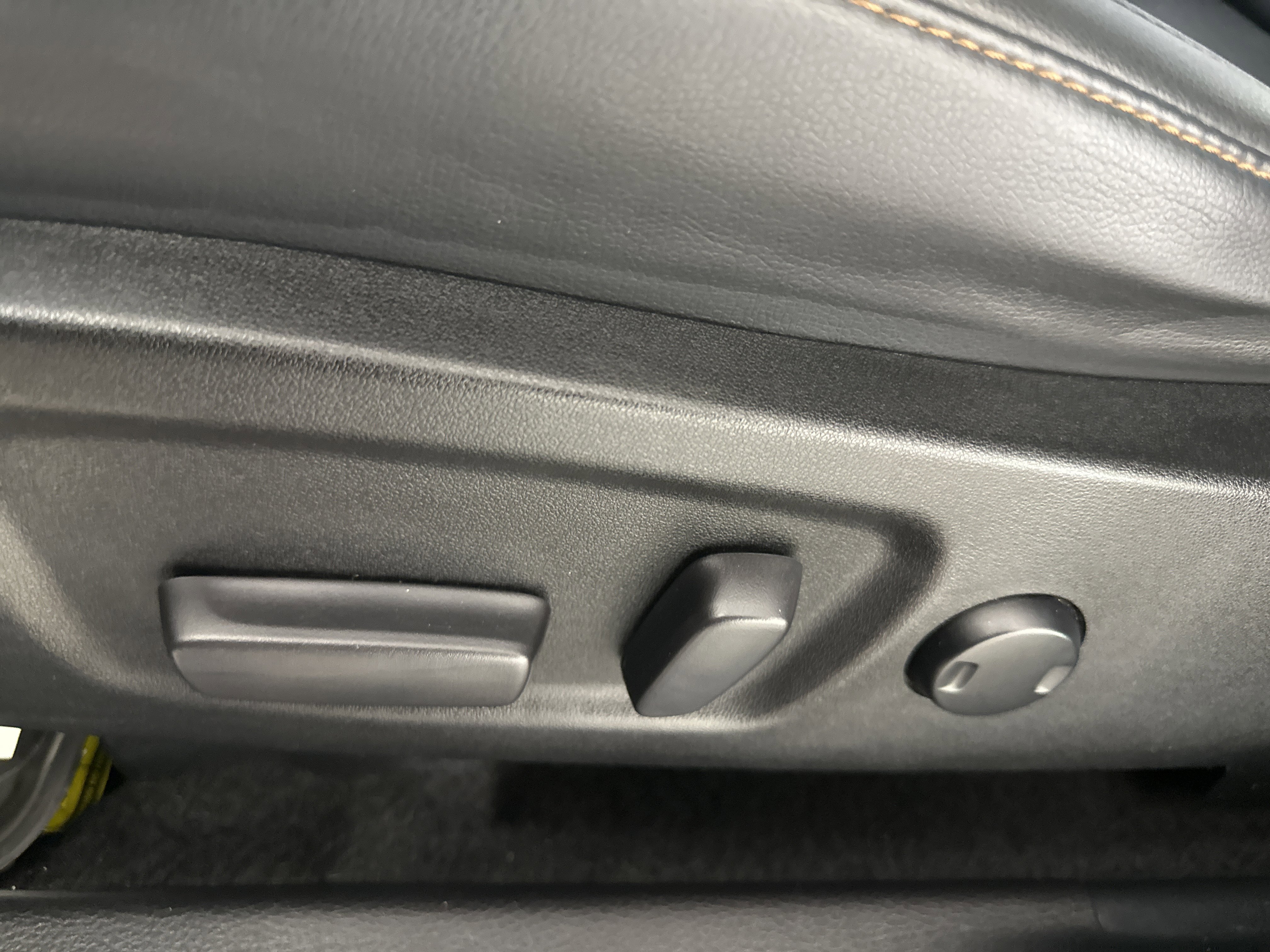 Used 2019 Toyota Highlander AWD V6 image 10