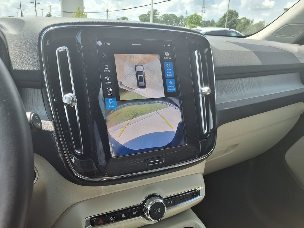 Used 2024 Volvo XC40 B5 Plus AWD/4WD image 34
