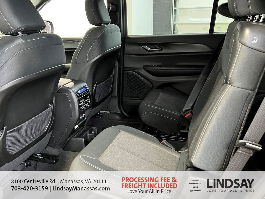 New 2025 Jeep Grand Cherokee L Laredo w/ Luxury Tech Group I image 19