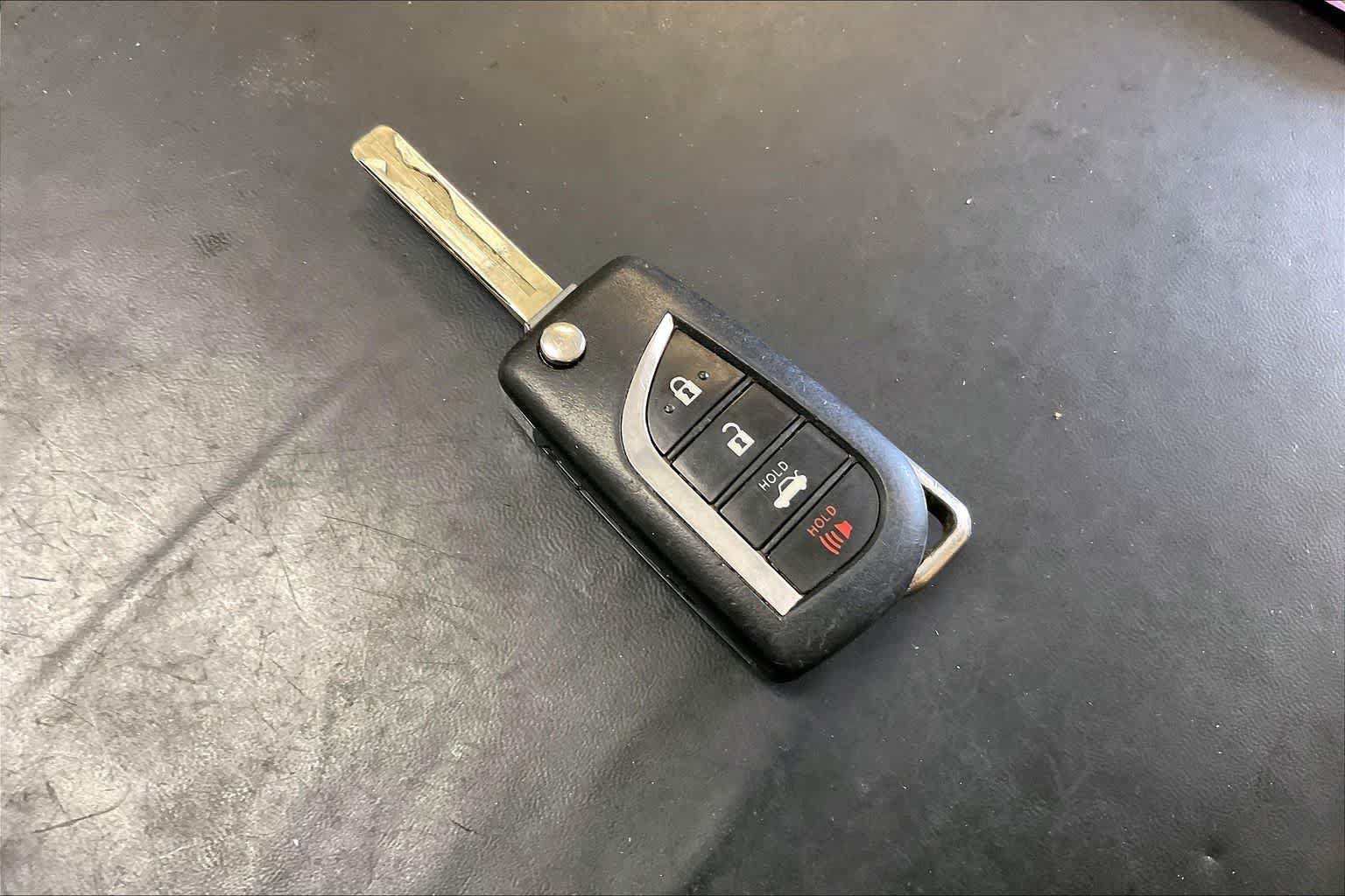 Used 2022 Toyota Camry LE FWD image 19