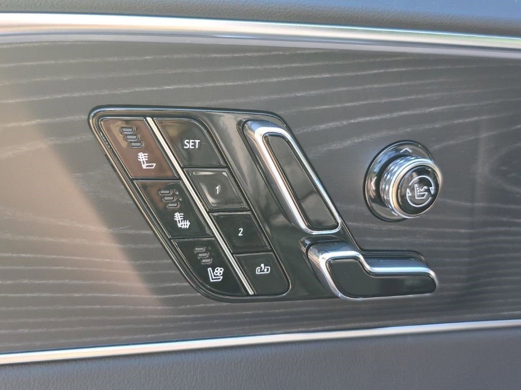 Used 2026 Cadillac Lyriq Premium Luxury AWD/4WD image 24