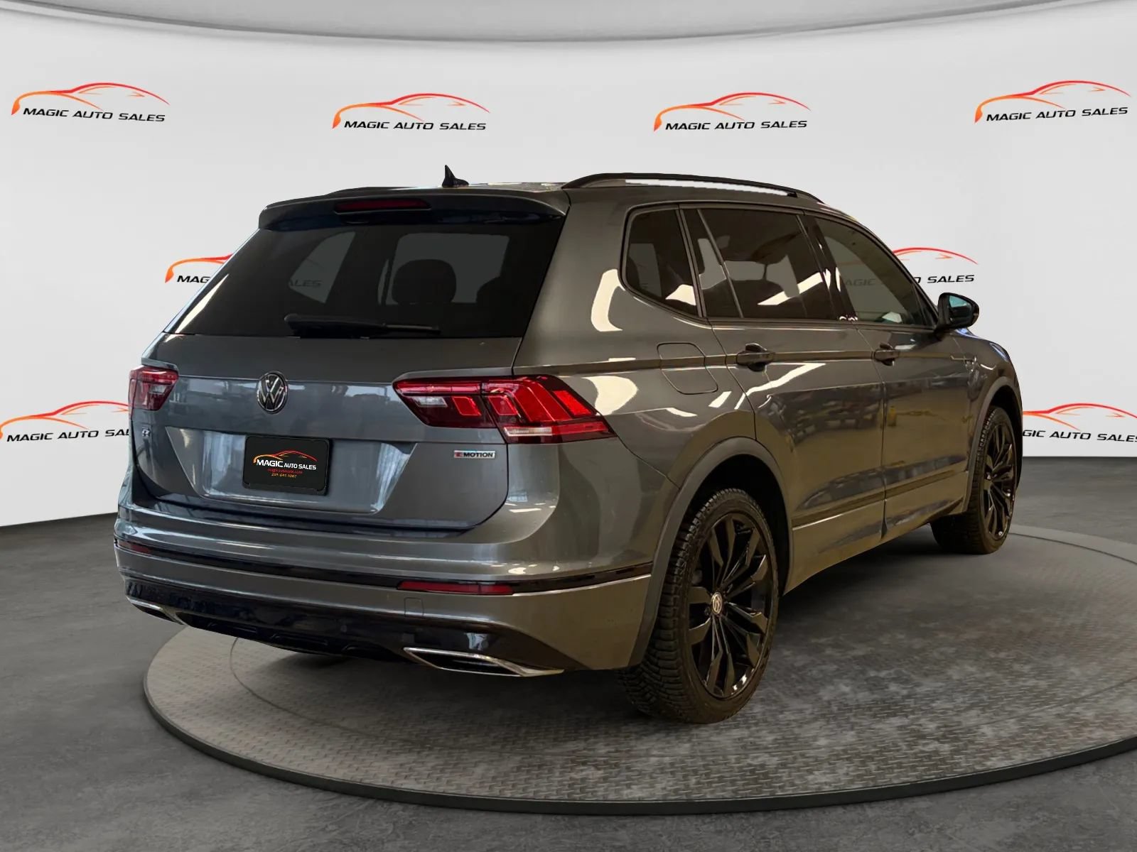 Used 2021 Volkswagen Tiguan SE R-Line AWD/4WD image 10