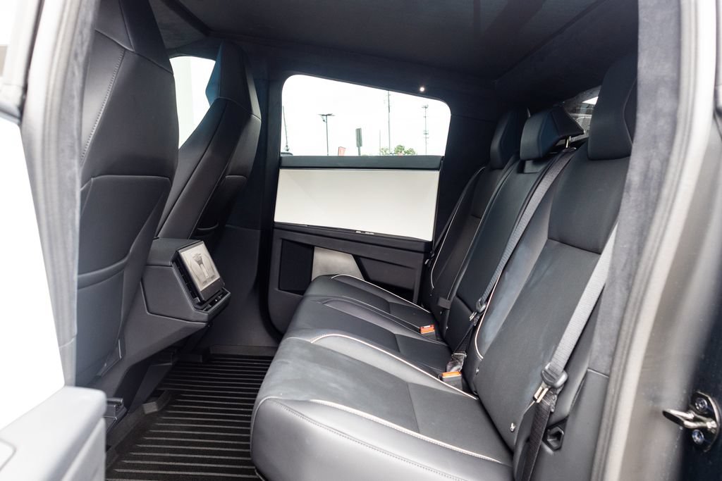 Used 2024 Tesla Cybertruck AWD Crew Cab image 40
