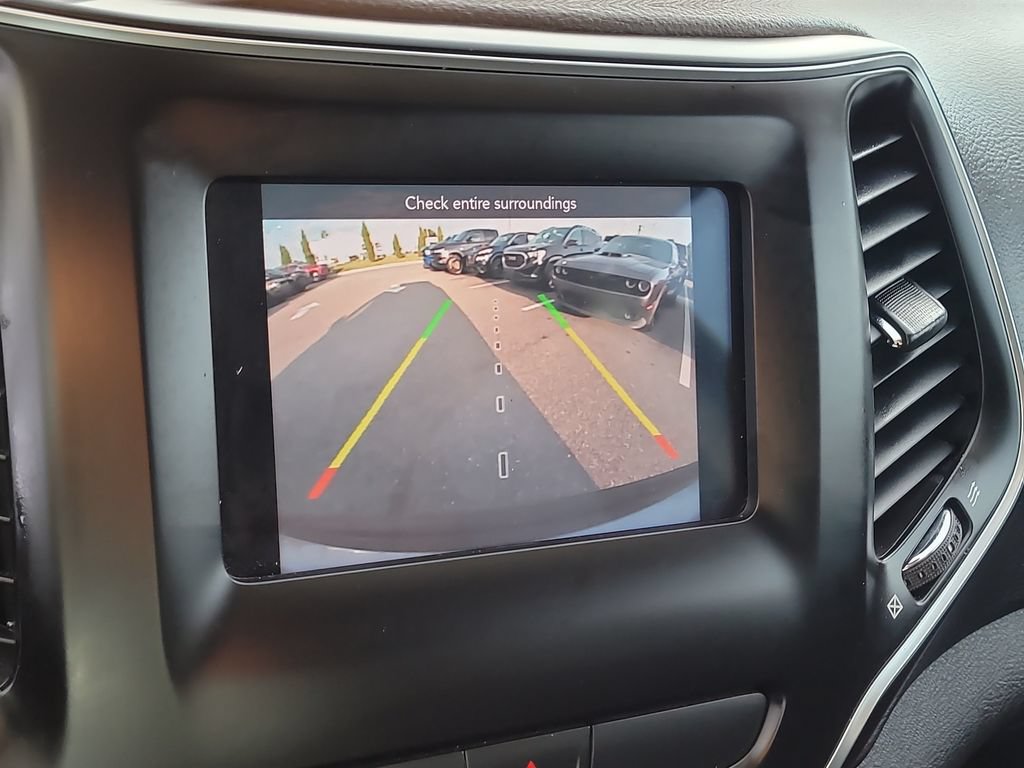 Used 2020 Jeep Cherokee Latitude AWD/4WD image 24