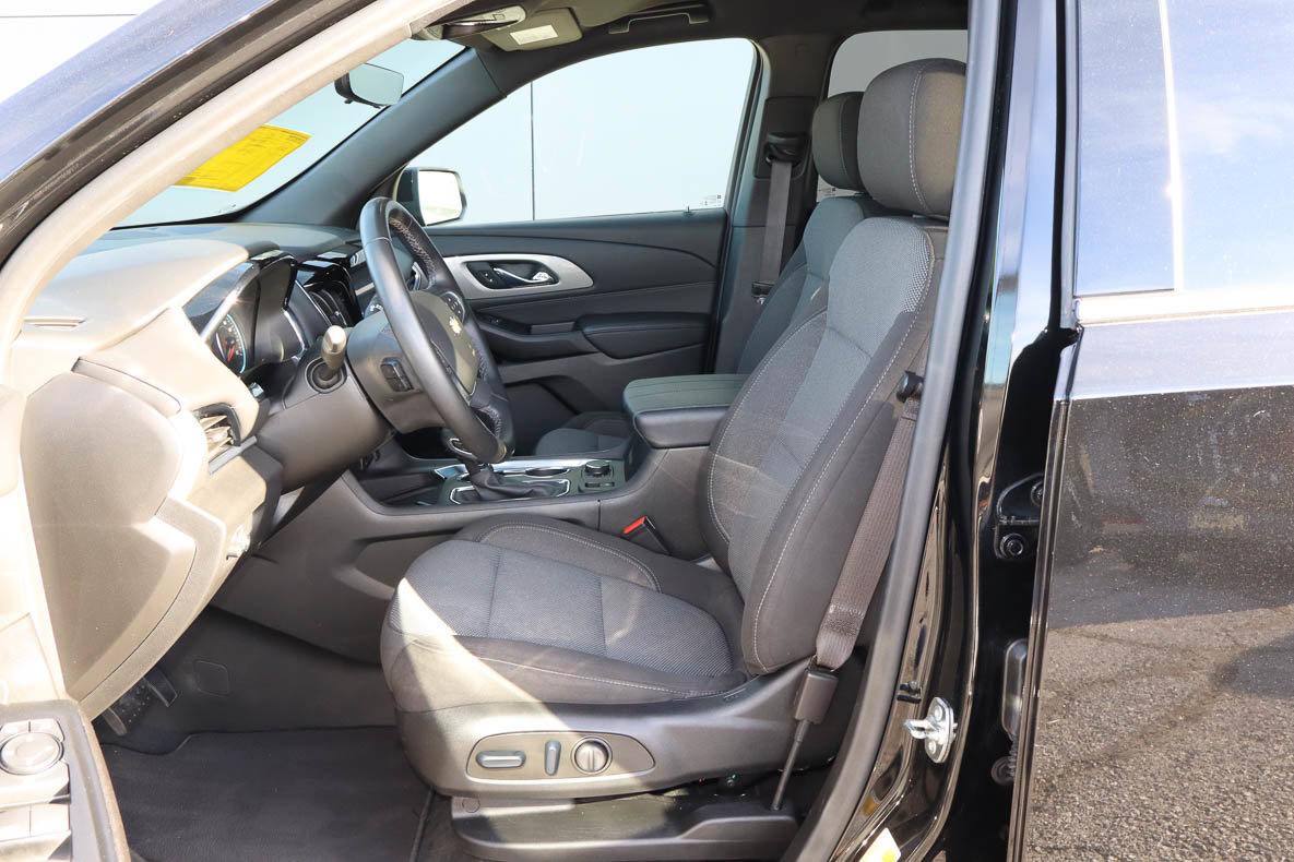 Used 2023 Chevrolet Traverse LT image 7
