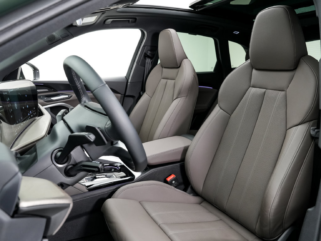 Certified 2025 Audi Q5 Premium Plus w/ Premium Plus AWD/4WD image 5