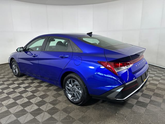 Used 2025 Hyundai Elantra Blue image 5