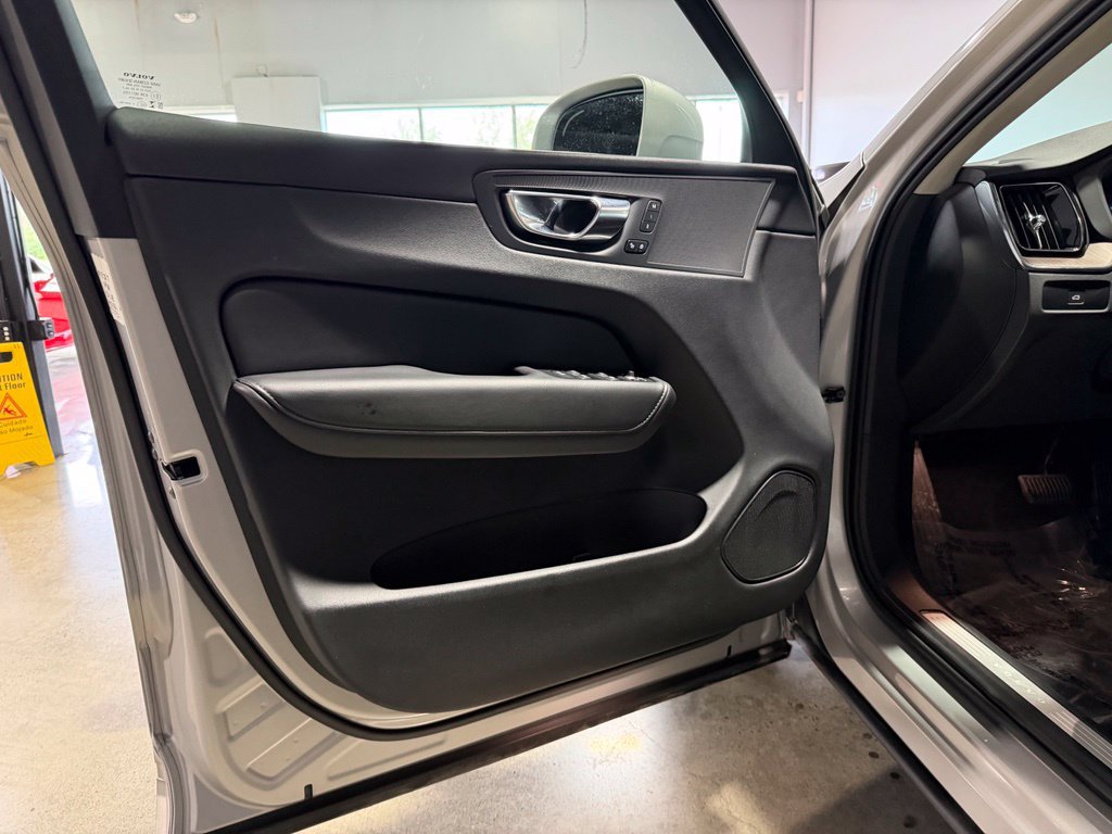 Used 2023 Volvo XC60 B5 Plus w/ Climate Package AWD/4WD image 14