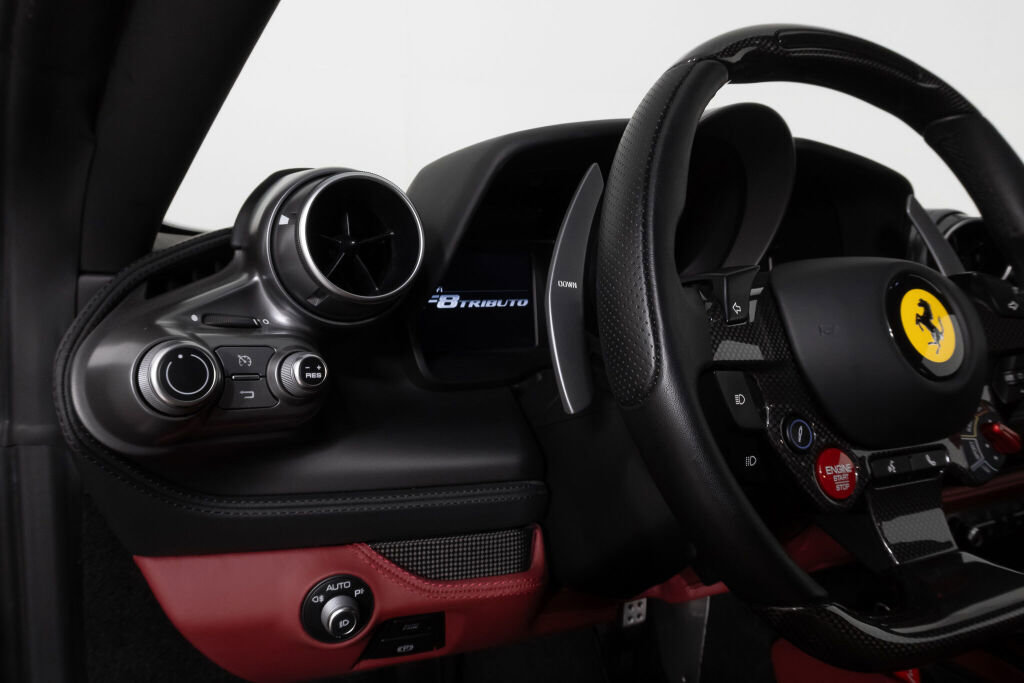 Used 2022 Ferrari F8 Tributo image 32