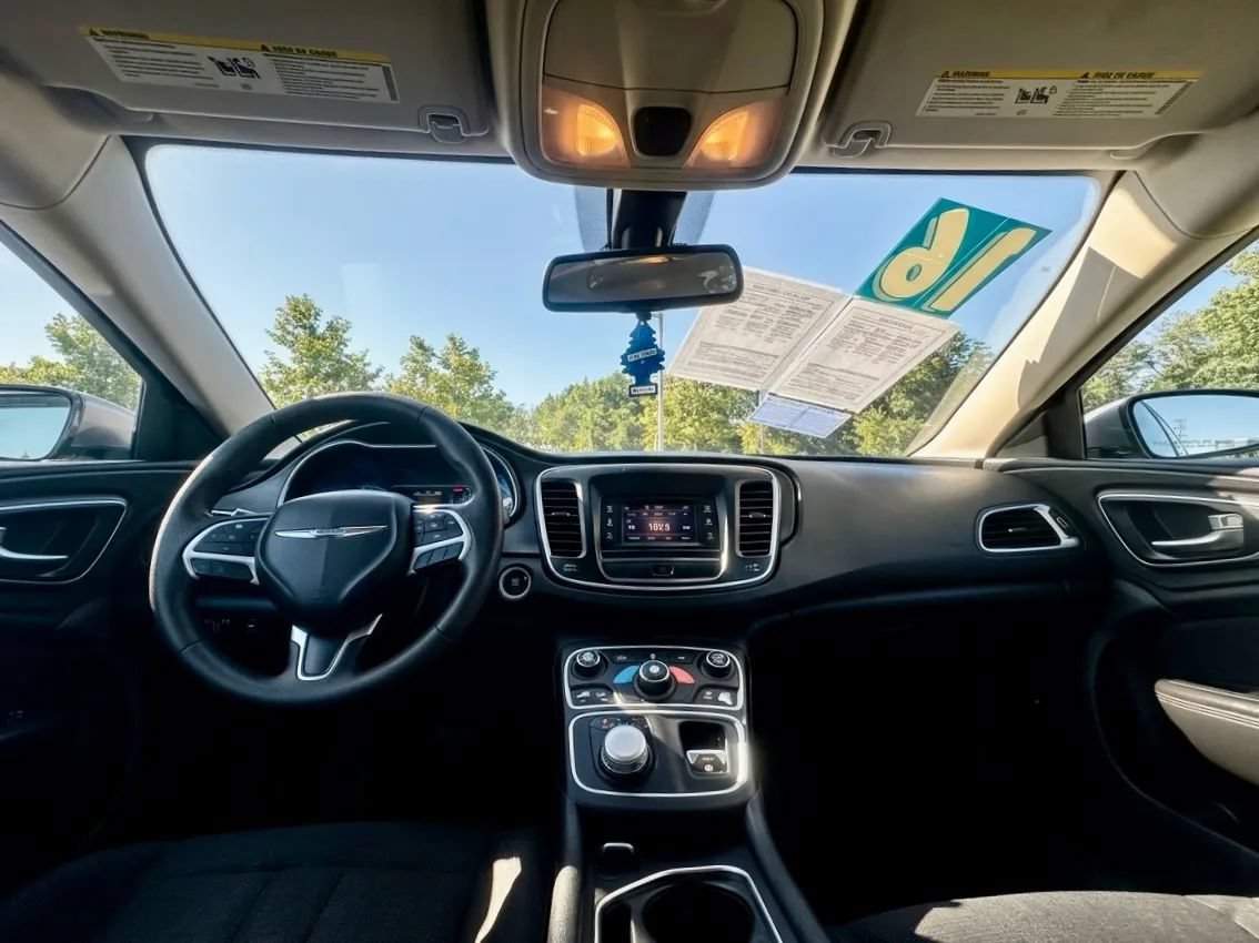 Used 2016 Chrysler 200 Limited FWD image 14