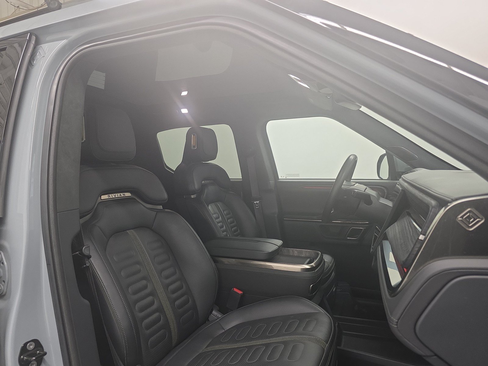 Used 2022 Rivian R1T Adventure AWD/4WD image 23