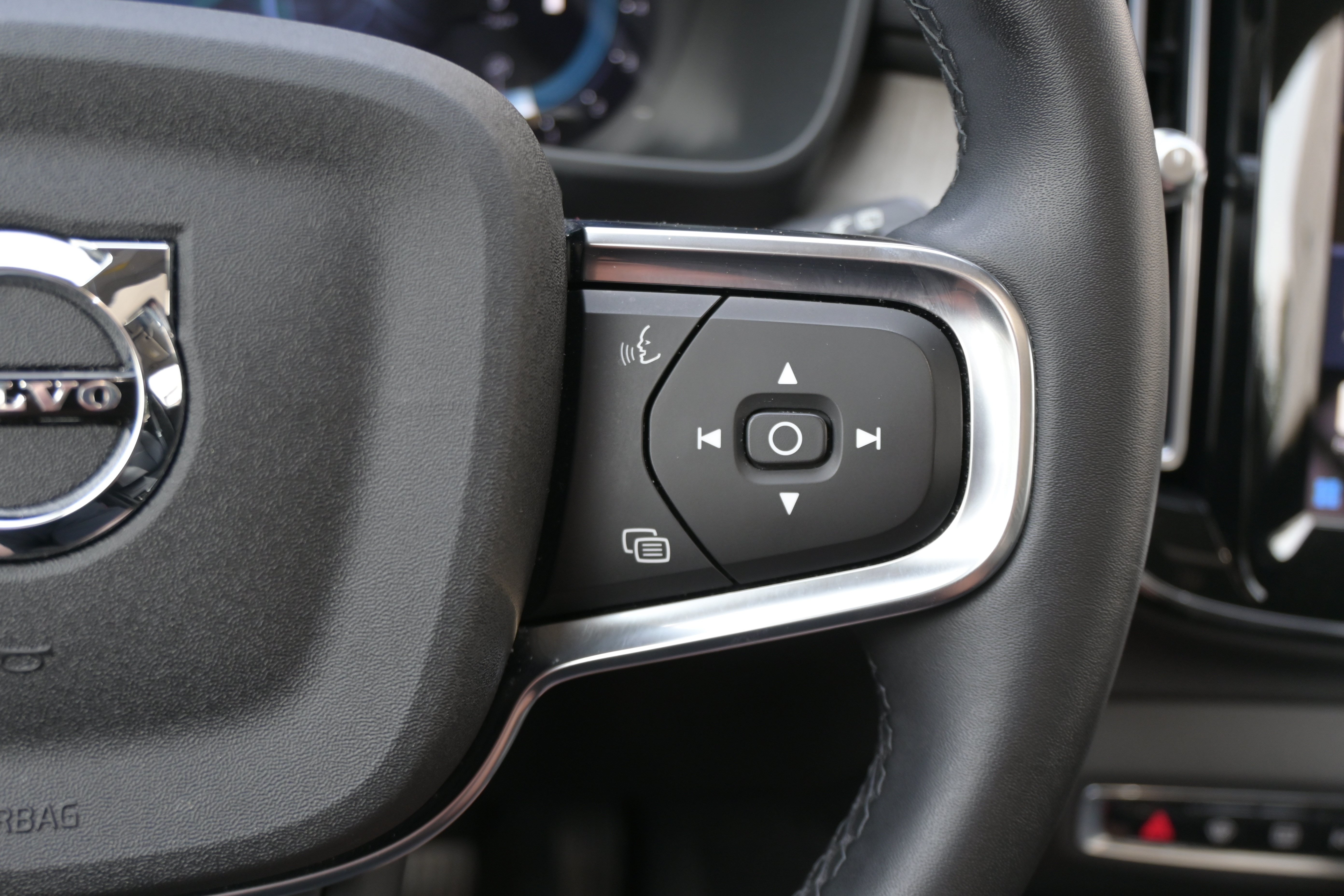 Used 2023 Volvo XC40 B5 Ultimate w/ Climate Package AWD/4WD image 19