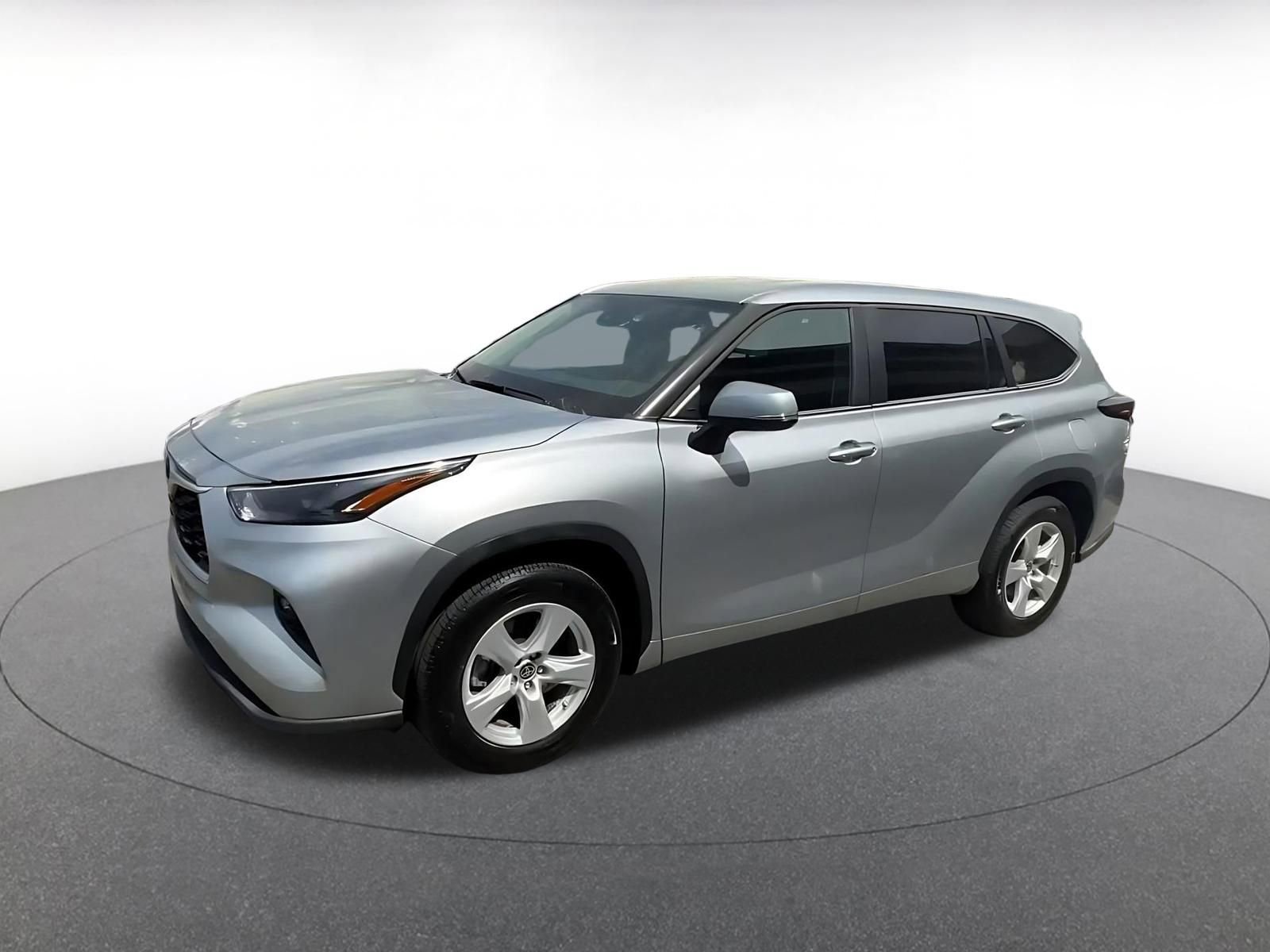 Used 2025 Toyota Highlander LE image 7