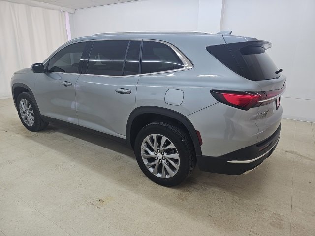 Used 2025 Buick Enclave Preferred image 18