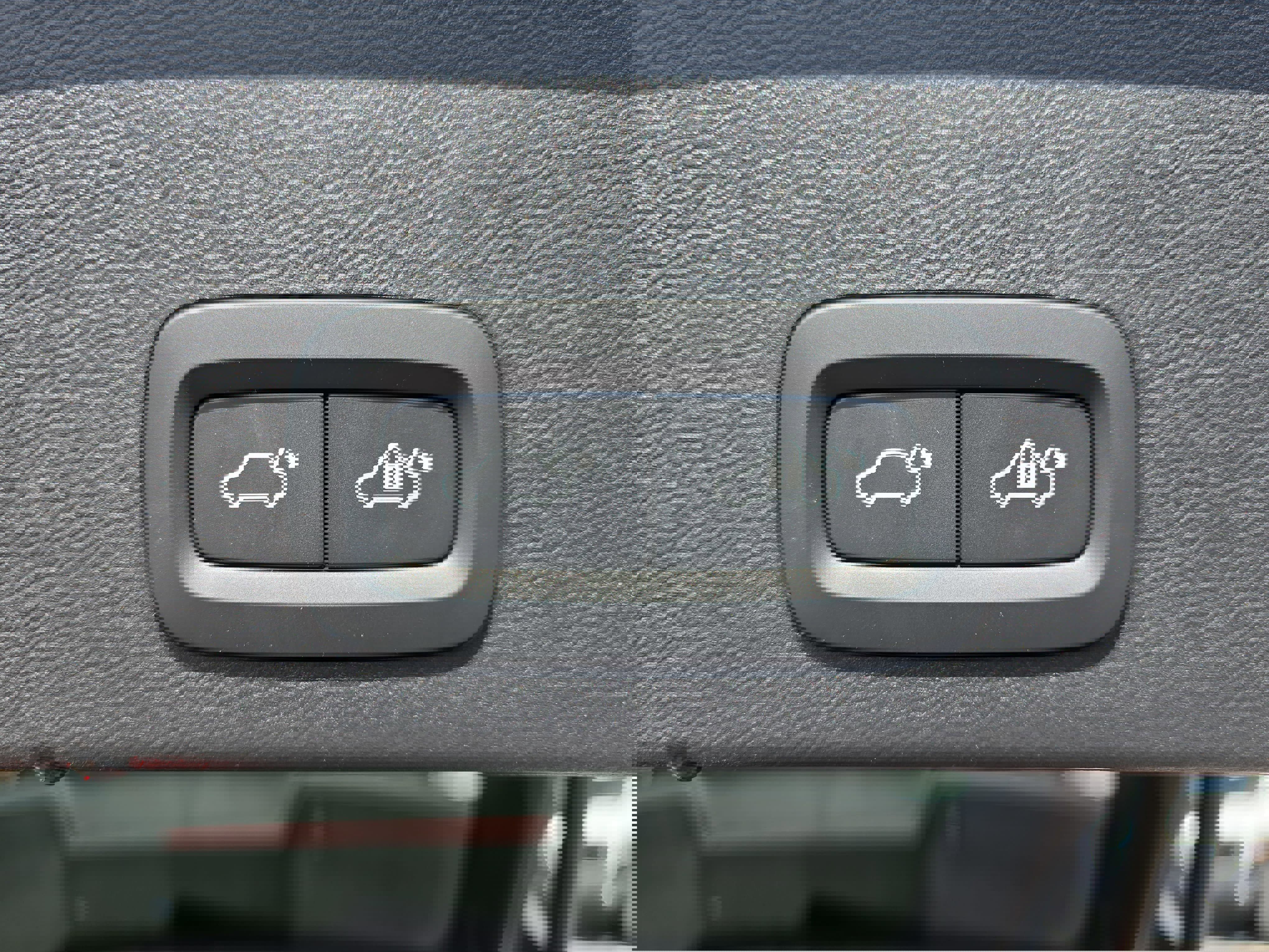 Used 2022 Volvo XC40 T5 R-Design w/ Advanced Package image 13