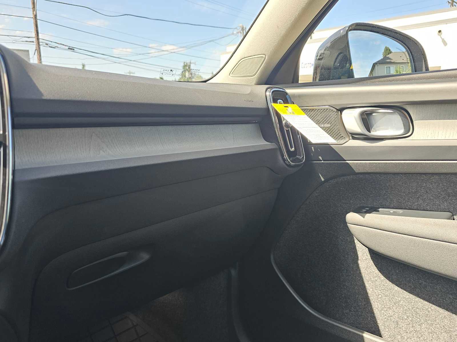 New 2025 Volvo XC40 B5 Ultra w/ Protection Package Premier image 24