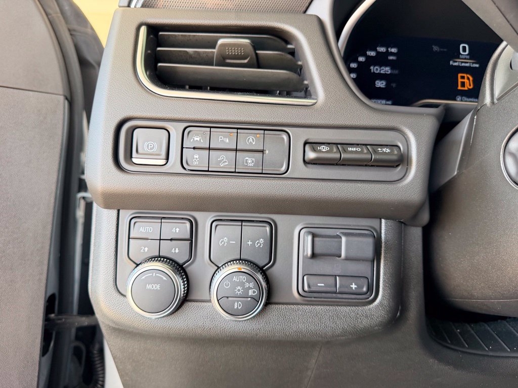 Used 2024 GMC Yukon XL AT4 w/ Technology Package AWD/4WD image 20