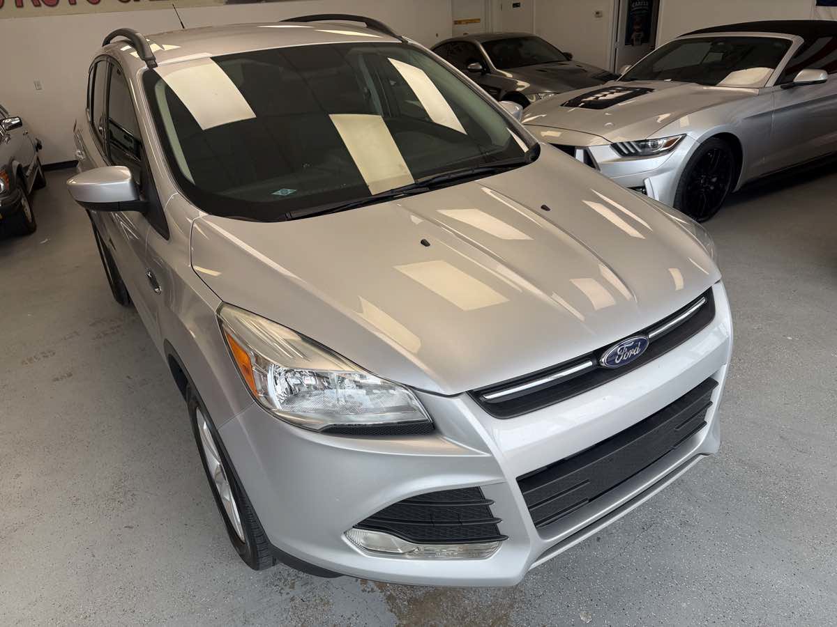 Used 2016 Ford Escape SE w/ SE Leather Comfort Package FWD image 8