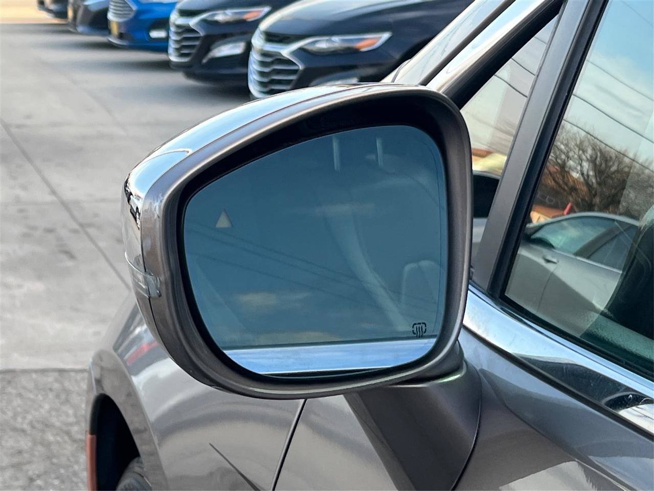 Used 2018 Chrysler Pacifica Limited FWD image 22