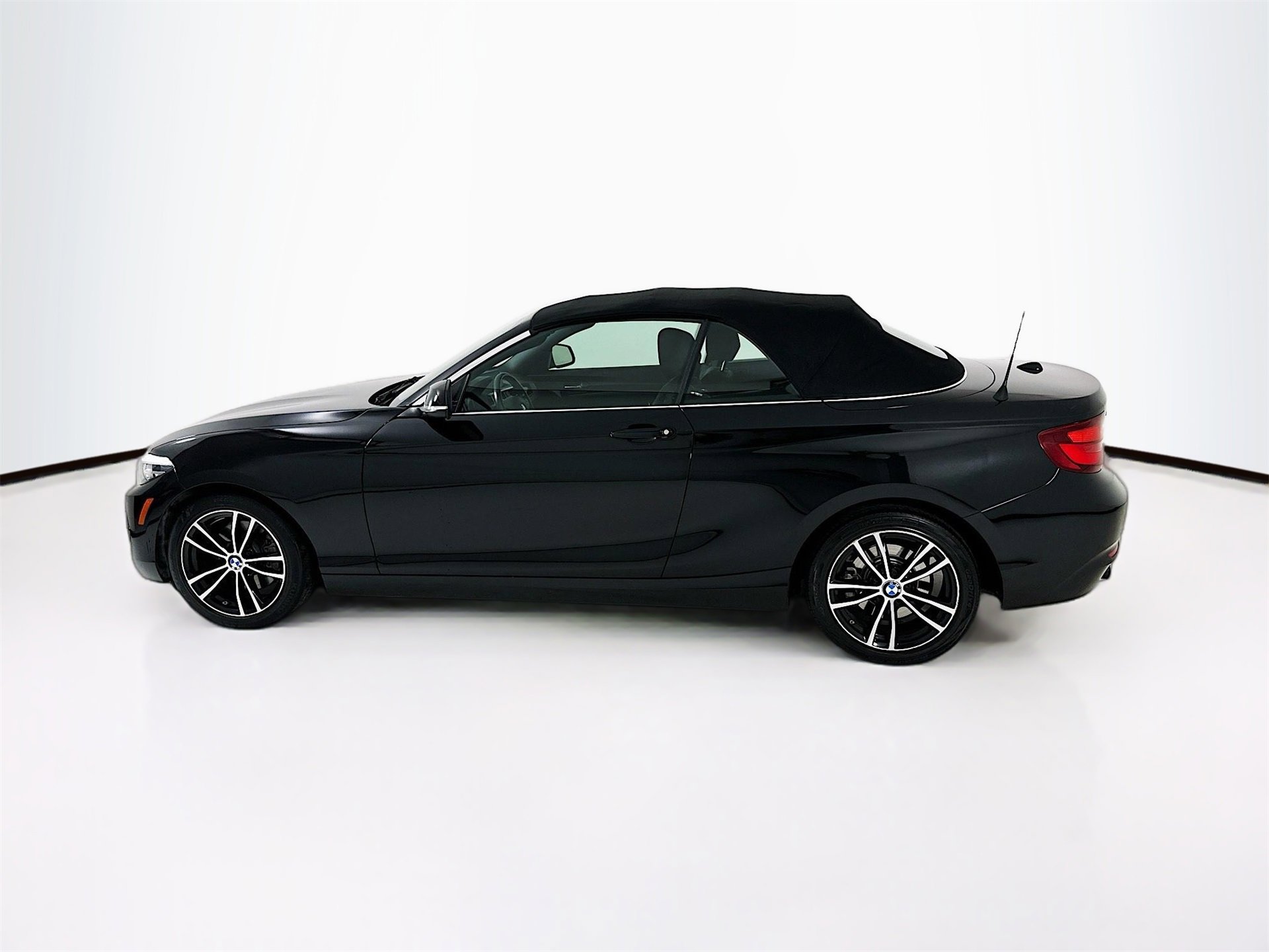 Used 2020 BMW 230i xDrive Convertible image 5