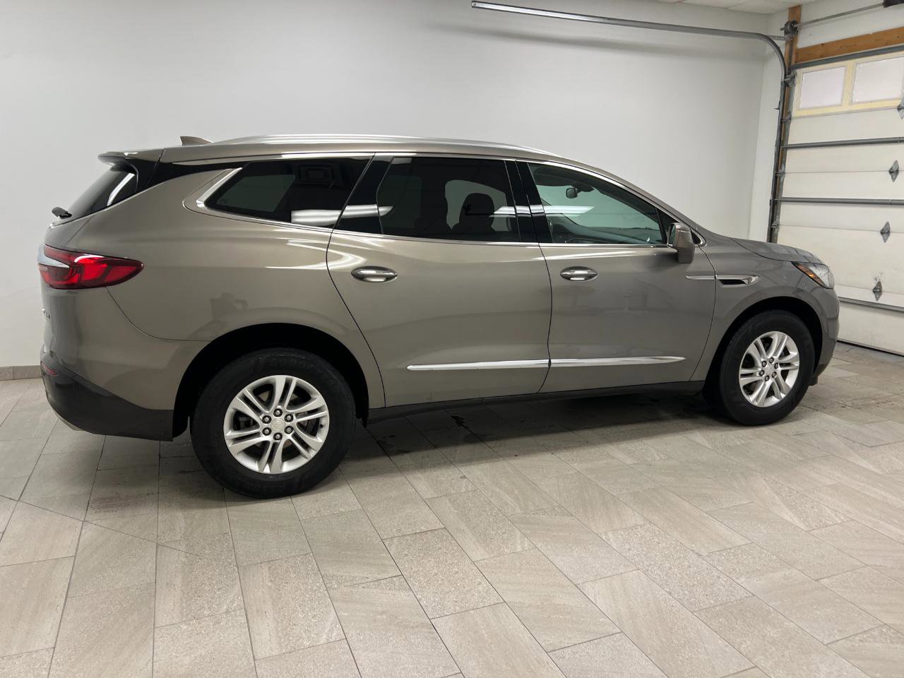Used 2019 Buick Enclave Essence FWD image 11