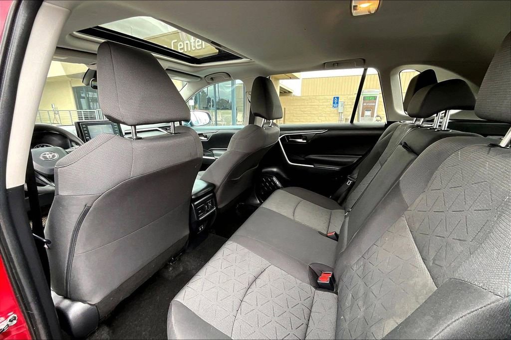 Used 2021 Toyota RAV4 XLE w/ Convenience Package AWD/4WD image 16