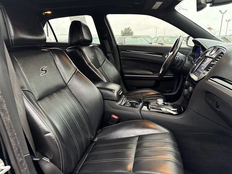 Used 2020 Chrysler 300 S image 19