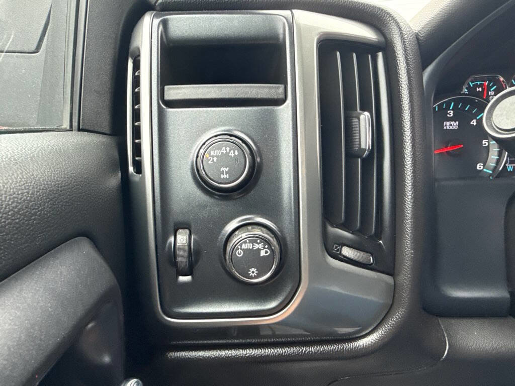 Used 2018 Chevrolet Silverado 1500 LT image 29