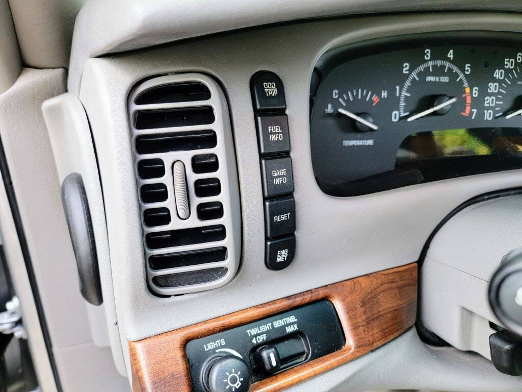 Used 2001 Buick Park Avenue w/ Prestige Pkg FWD image 31