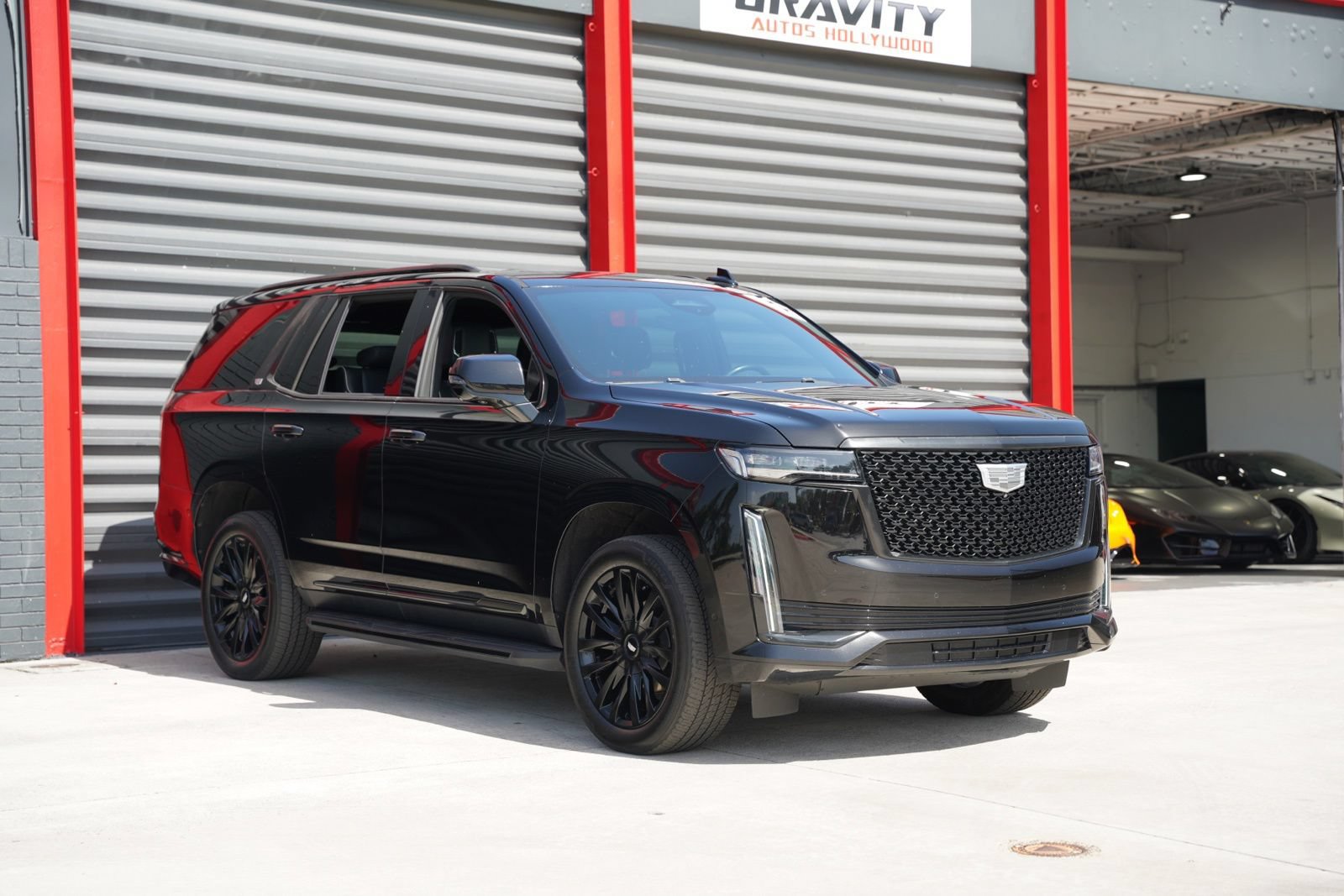Used 2023 Cadillac Escalade Premium Luxury RWD image 3