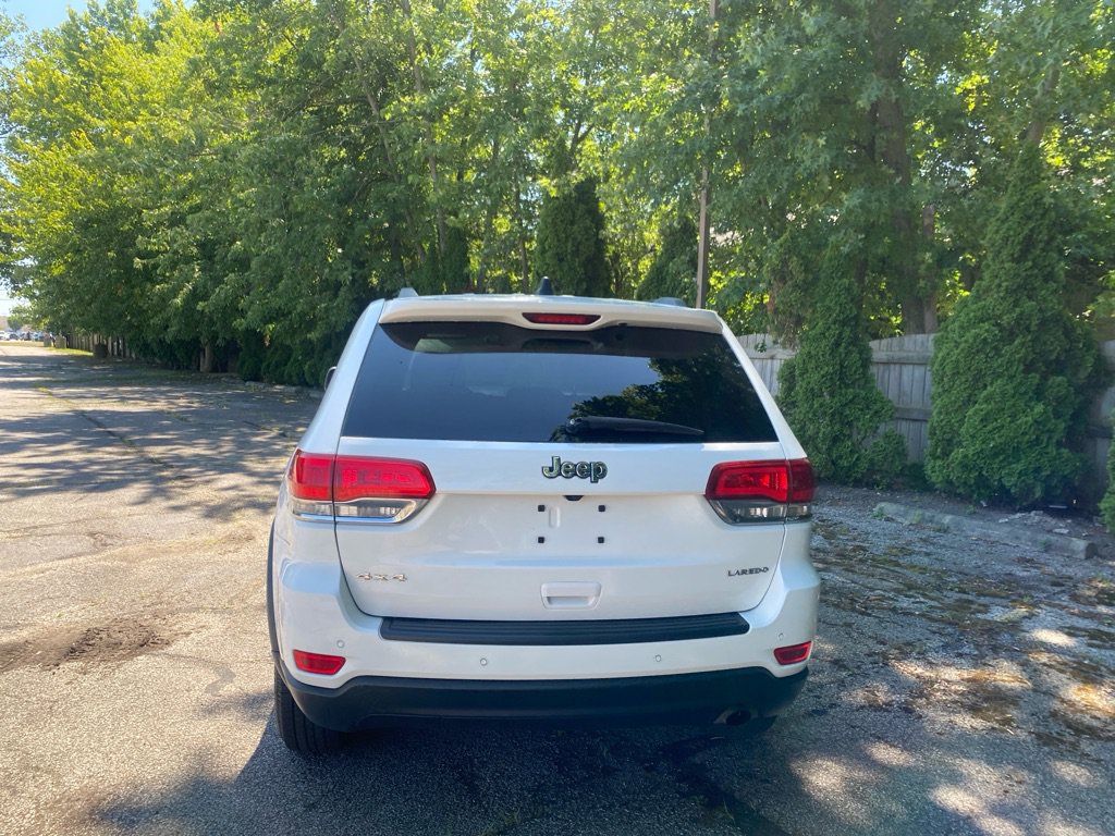 Used 2019 Jeep Grand Cherokee Laredo AWD/4WD image 4