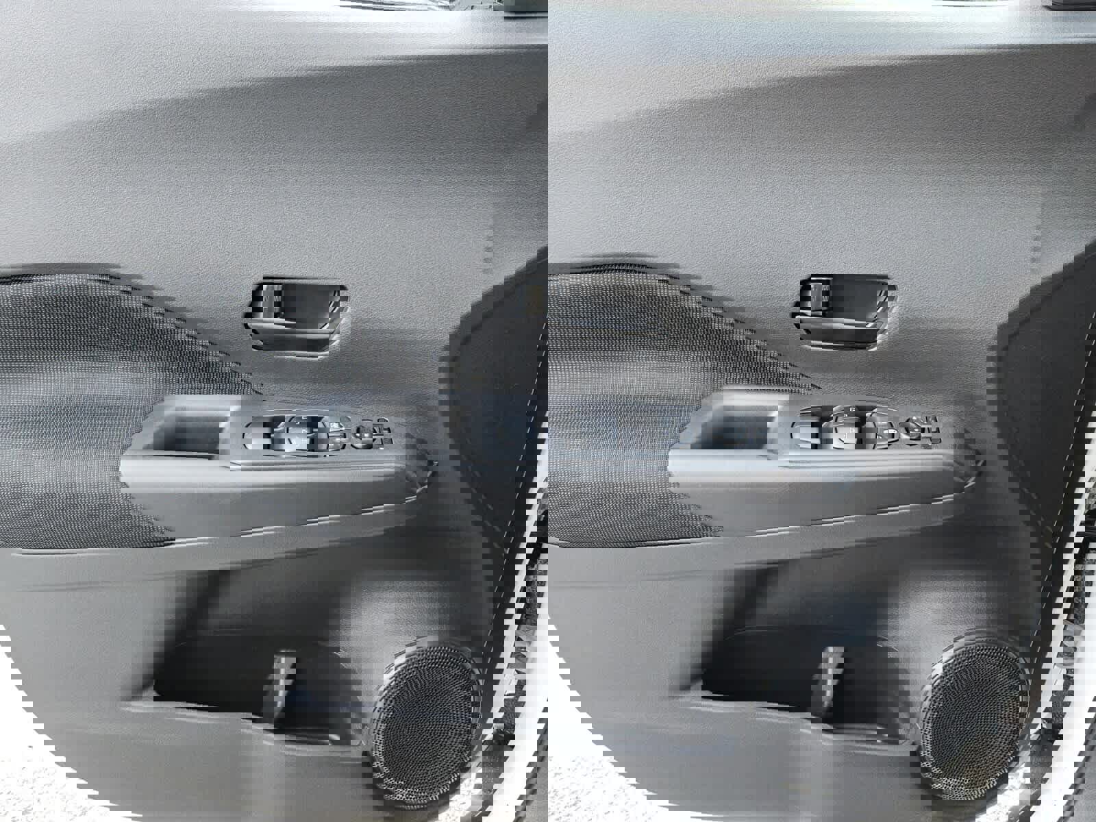 New 2025 Nissan Kicks Play S image 15