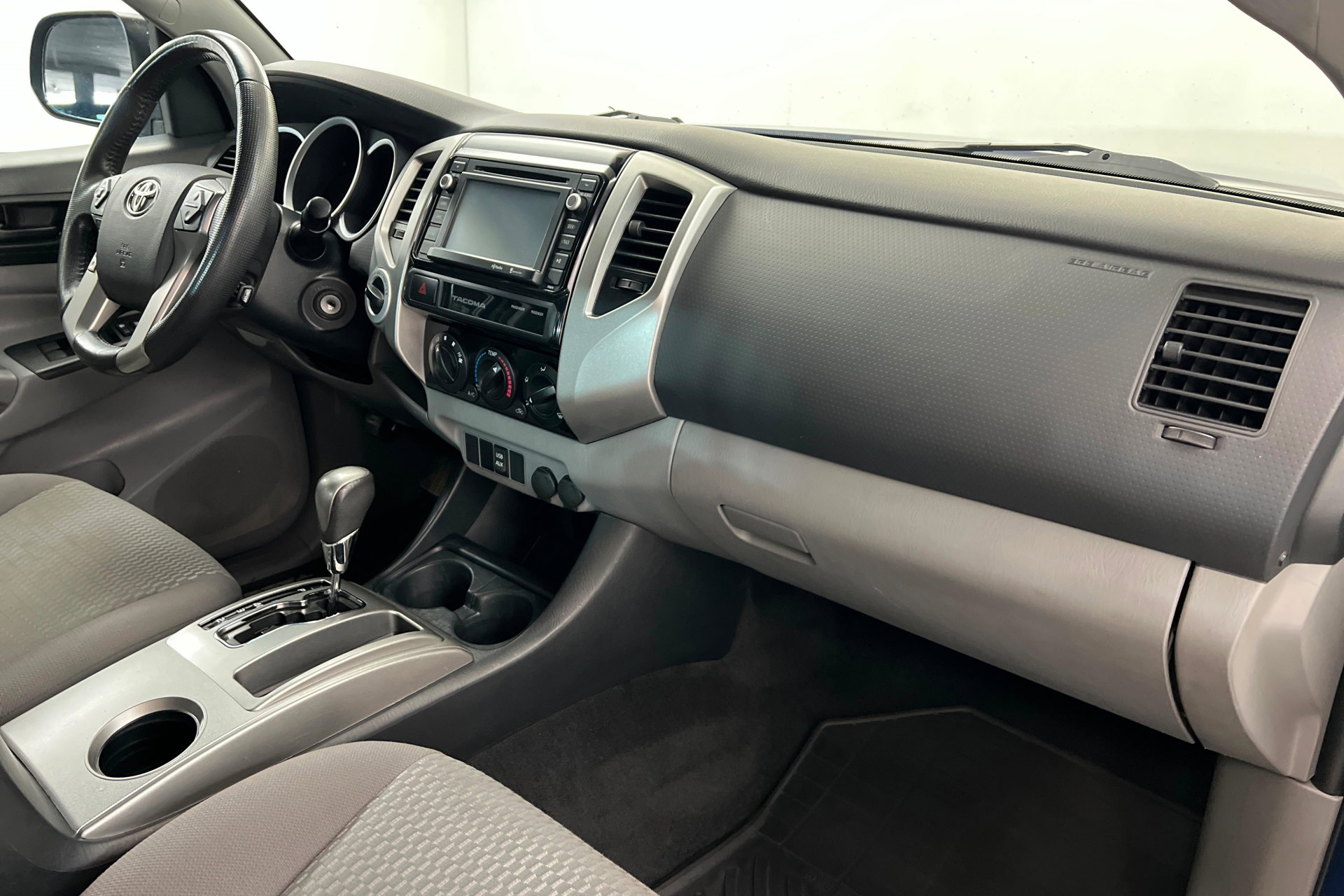 Used 2015 Toyota Tacoma Double Cab 4x4 SR5 V6 Long Bed image 24