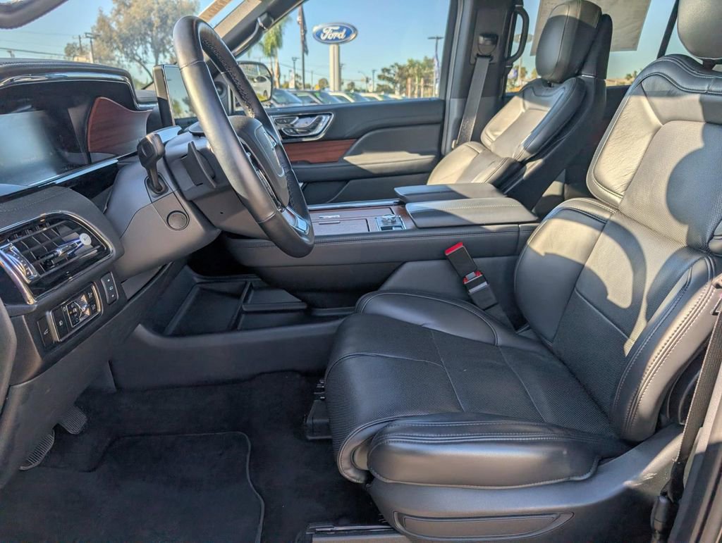 Used 2024 Lincoln Navigator Reserve image 25