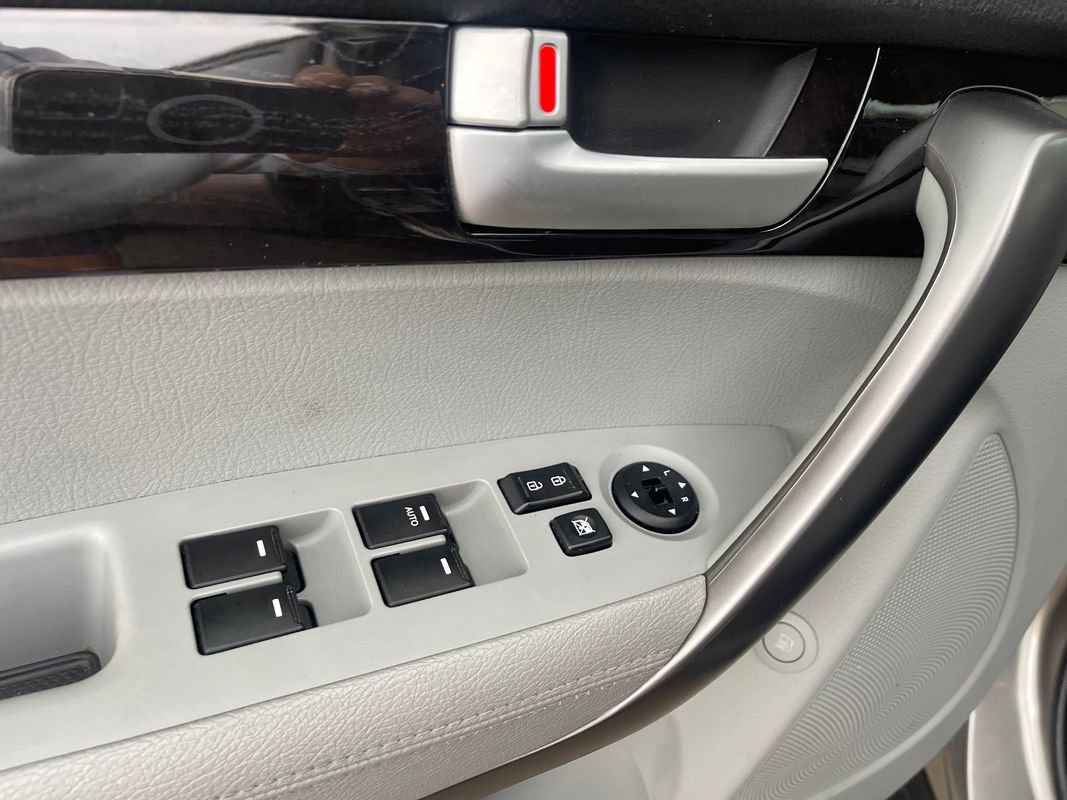 Used 2015 Kia Sorento LX image 15