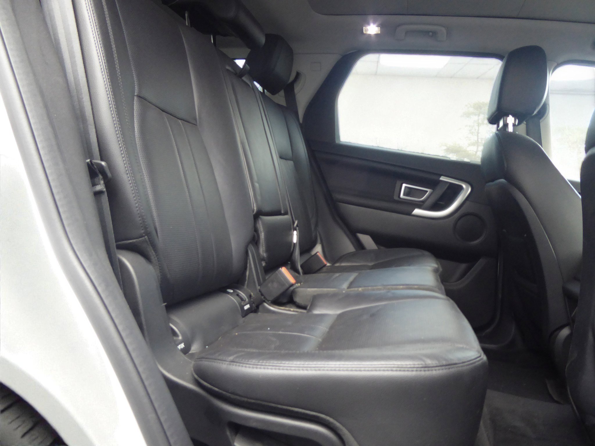 Used 2018 Land Rover Discovery Sport HSE image 16