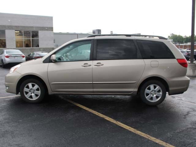 Used 2004 Toyota Sienna XLE w/ XLE Pkg 16 FWD image 7