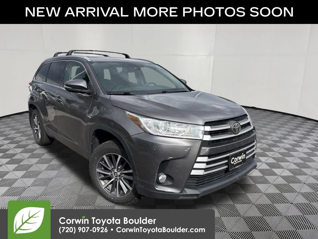 Used 2017 Toyota Highlander XLE w/ Carpet Mat Package AWD/4WD image 8