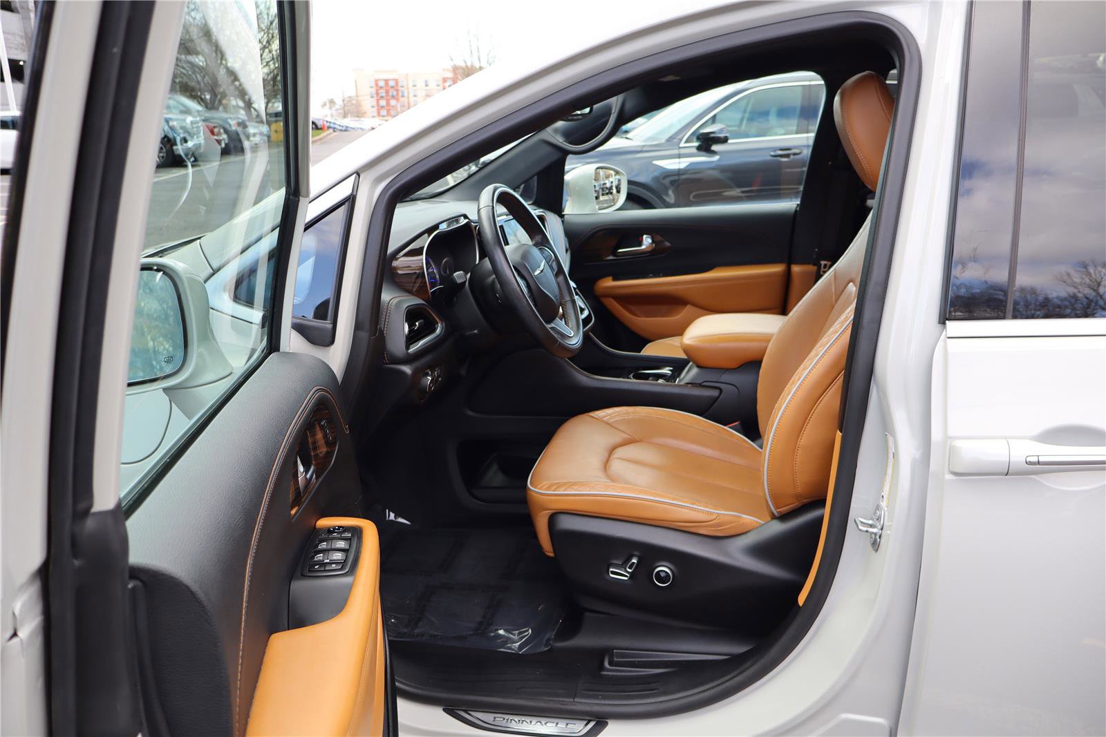 Used 2021 Chrysler Pacifica Pinnacle image 15