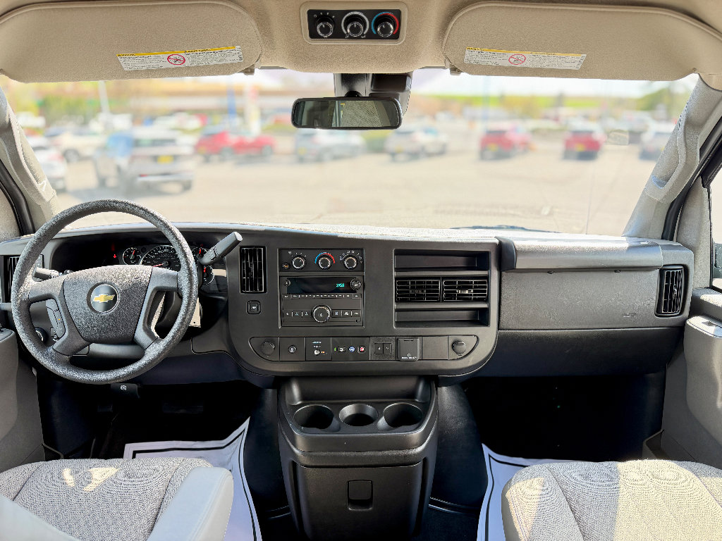 Used 2025 Chevrolet Express 3500 LT w/ LT Preferred Equipment Group RWD image 13