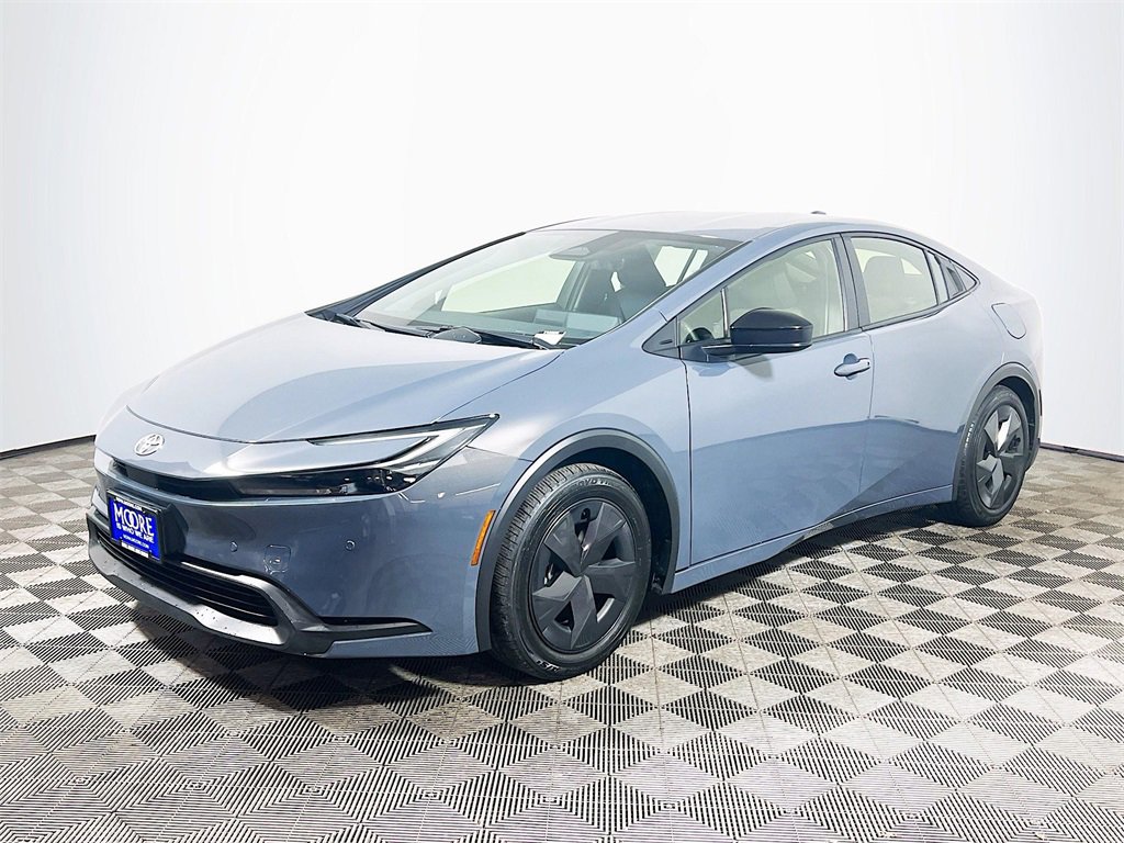 Used 2024 Toyota Prius LE image 4