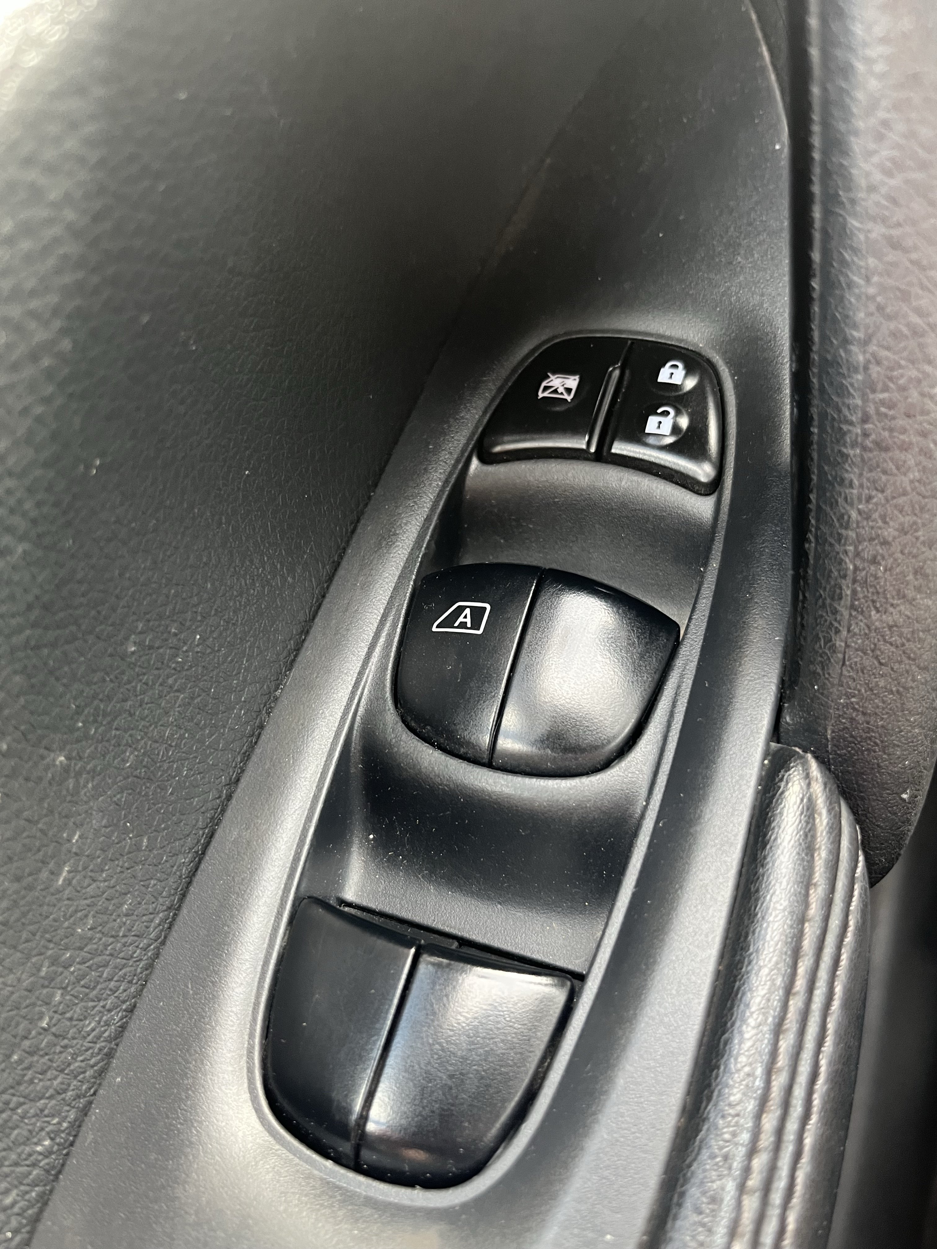 Used 2019 Nissan Rogue S AWD/4WD image 8