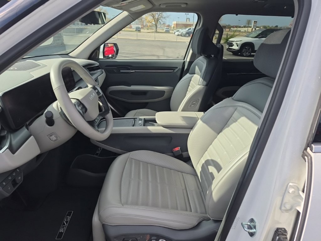 Used 2024 Kia EV9 Land AWD/4WD image 12