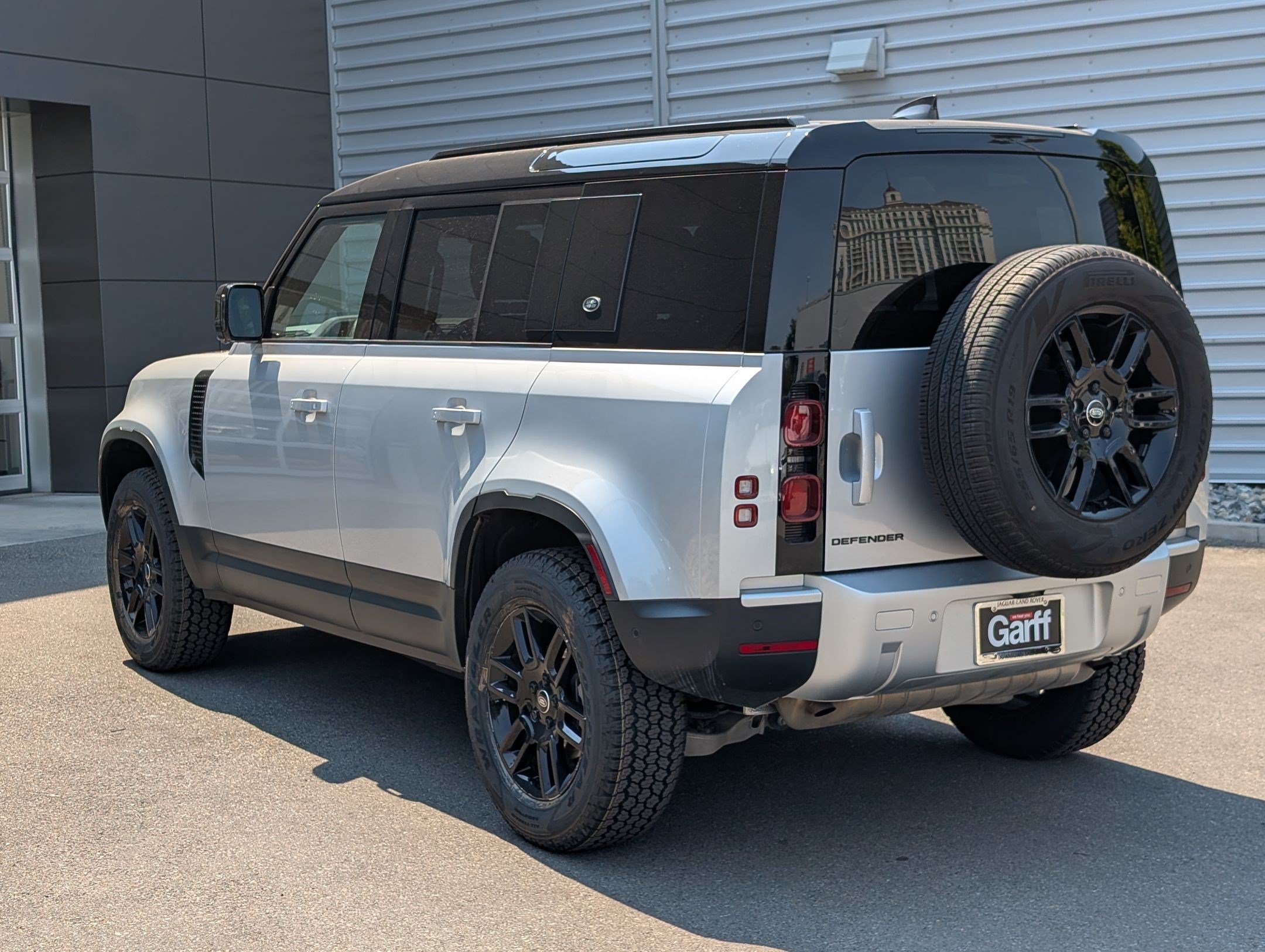 Used 2023 Land Rover Defender 110 S AWD/4WD image 9