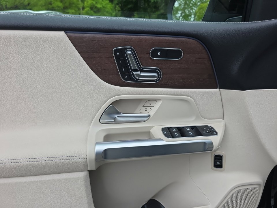 Used 2023 Mercedes-Benz GLB 250 4MATIC image 36