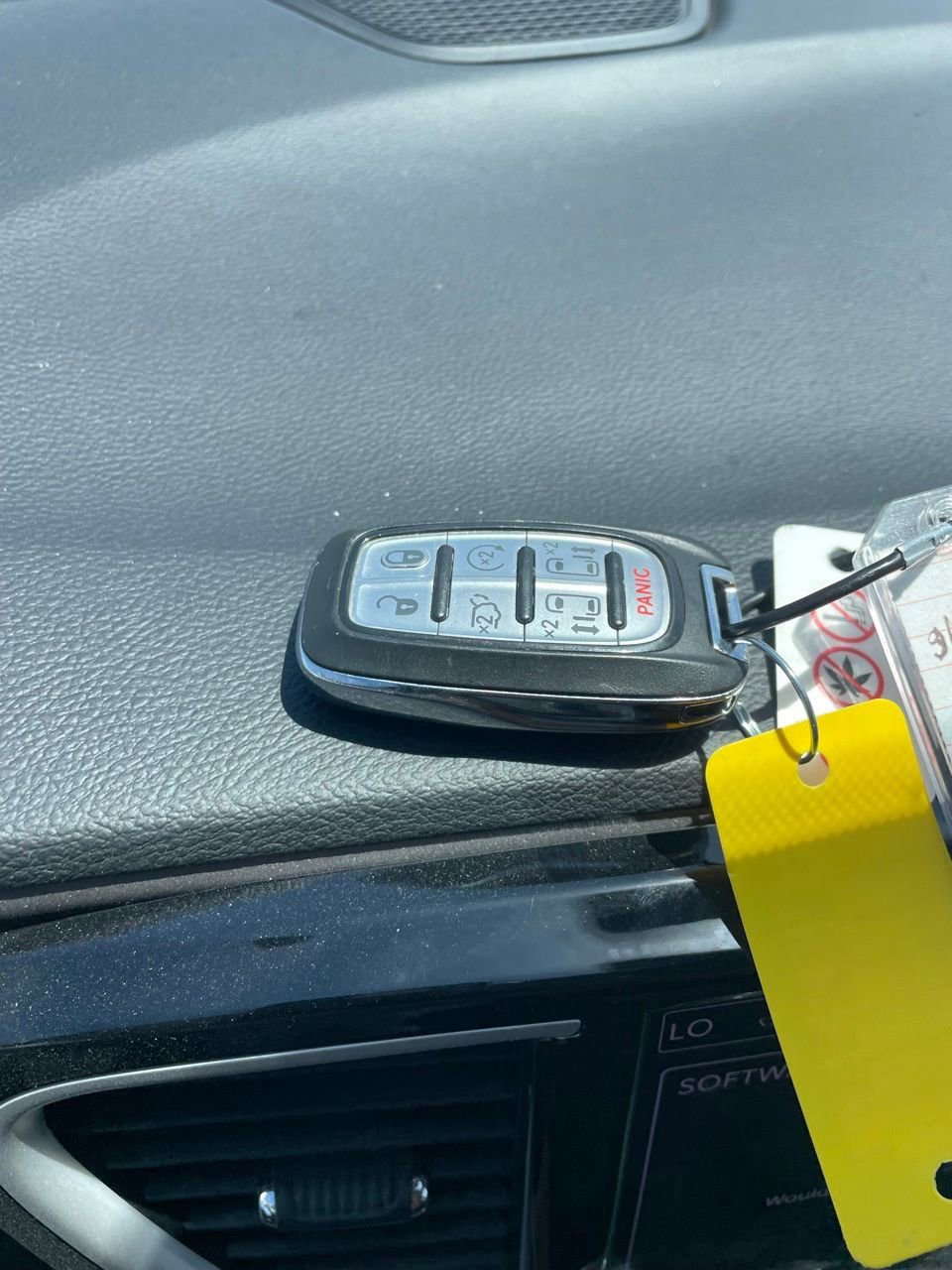 Used 2023 Chrysler Pacifica Touring-L FWD image 12