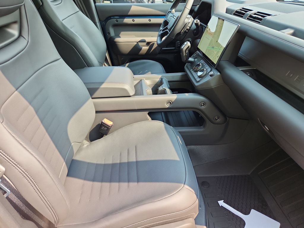 New 2026 Land Rover Defender 110 OCTA AWD/4WD image 3