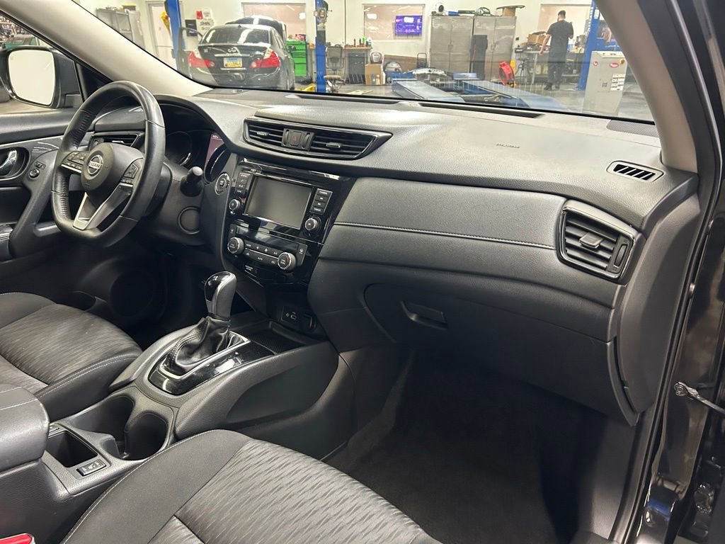 Used 2018 Nissan Rogue SV FWD image 12