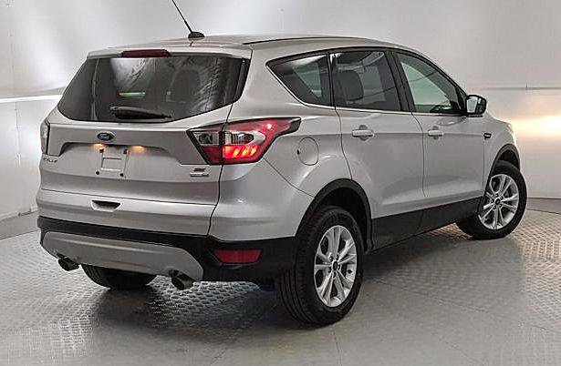 Used 2017 Ford Escape SE image 3