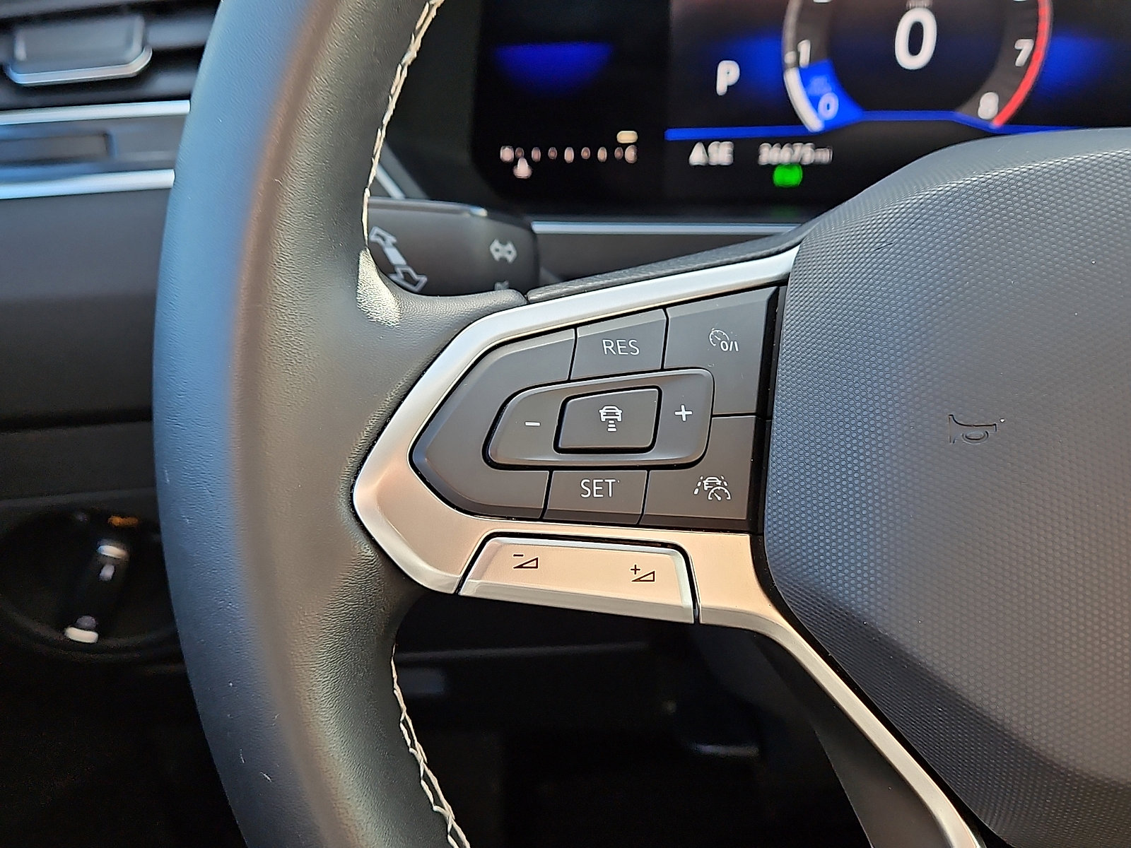 Certified 2022 Volkswagen Tiguan SE image 17